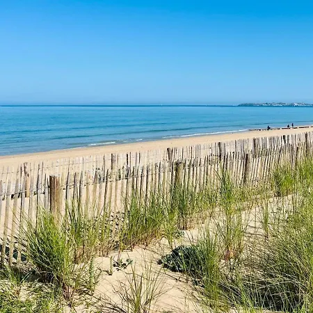 Vue Avec Acces Direct A La * Jullouville-les-Pins