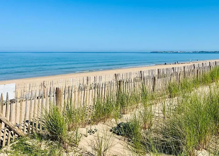 Vue Avec Acces Direct A La * Jullouville-les-Pins